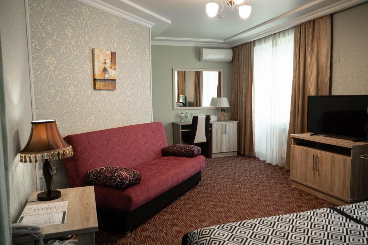 Uyutnyy Dom Hotel Taraz Exterior photo