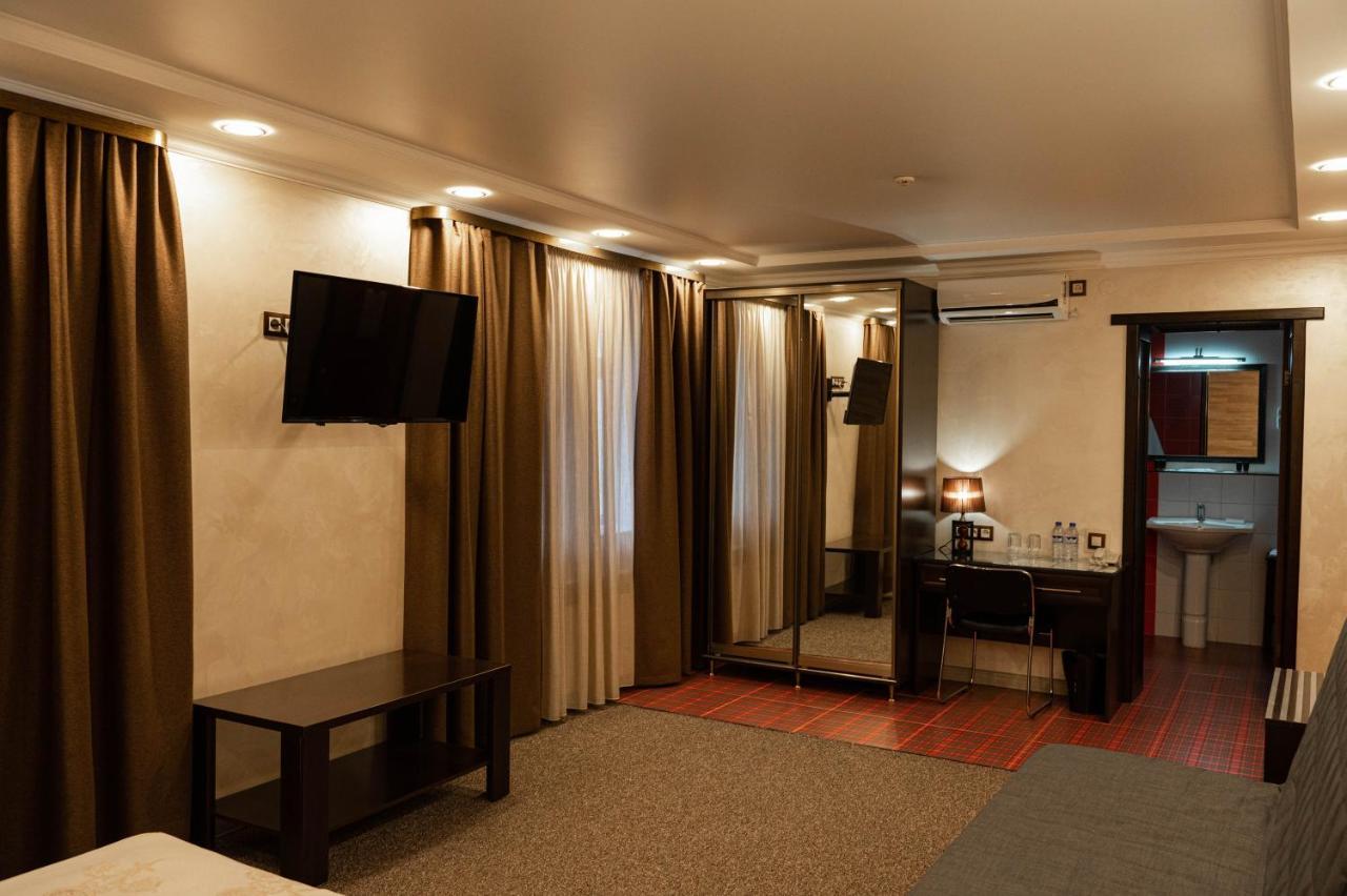 Uyutnyy Dom Hotel Taraz Exterior photo