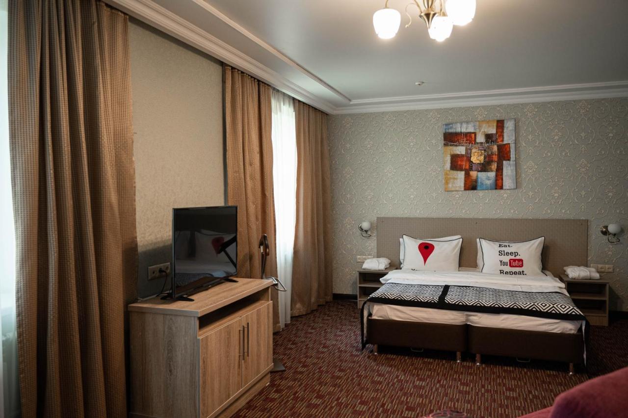 Uyutnyy Dom Hotel Taraz Exterior photo