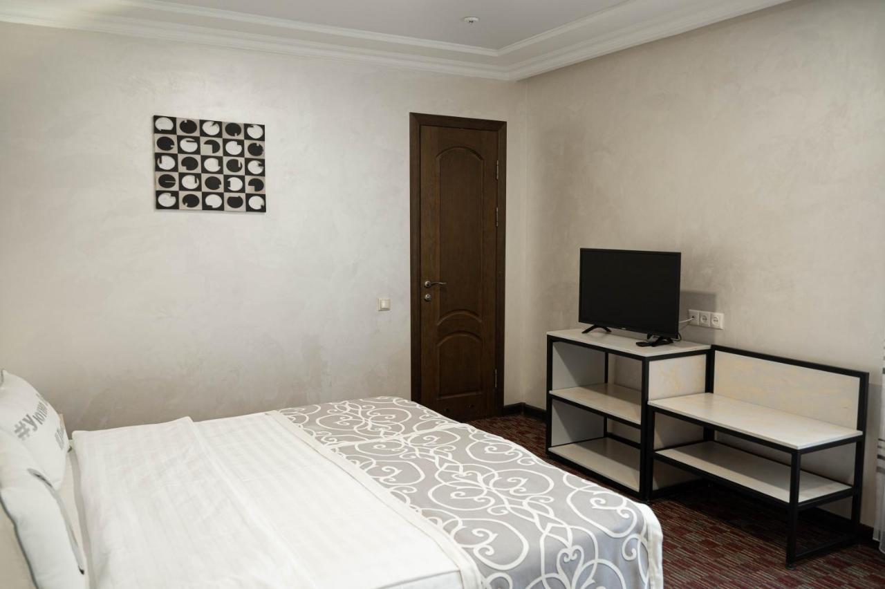 Uyutnyy Dom Hotel Taraz Exterior photo