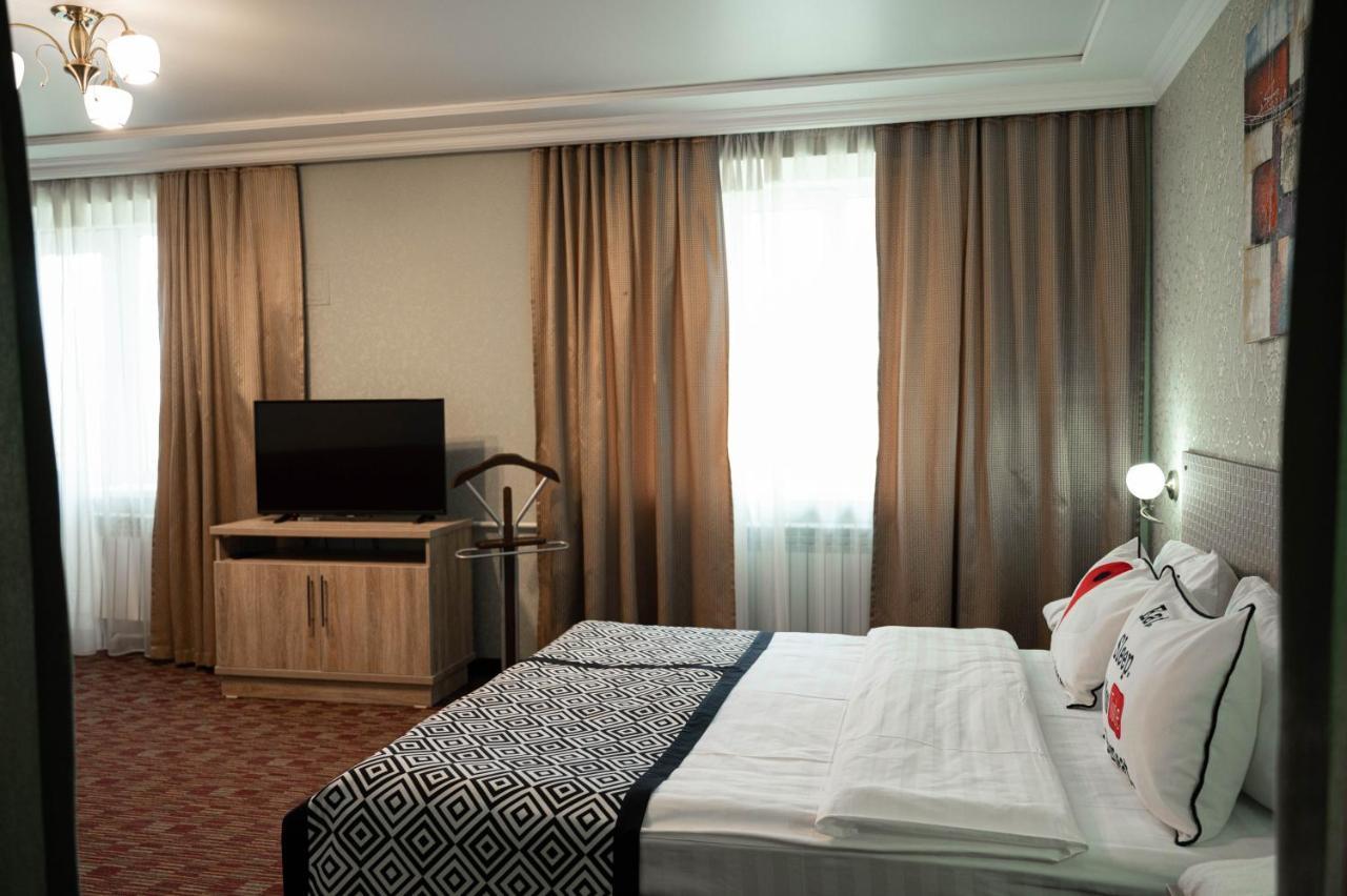 Uyutnyy Dom Hotel Taraz Exterior photo