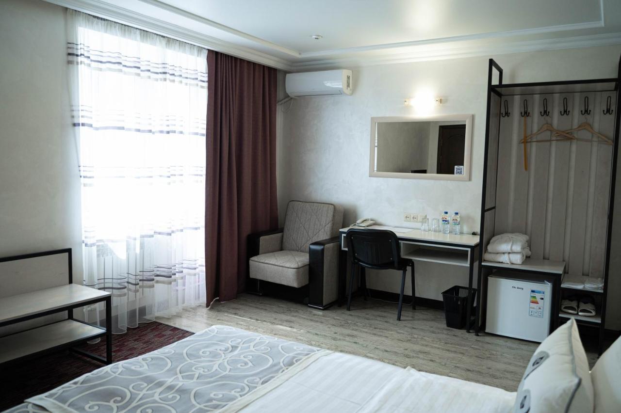 Uyutnyy Dom Hotel Taraz Exterior photo