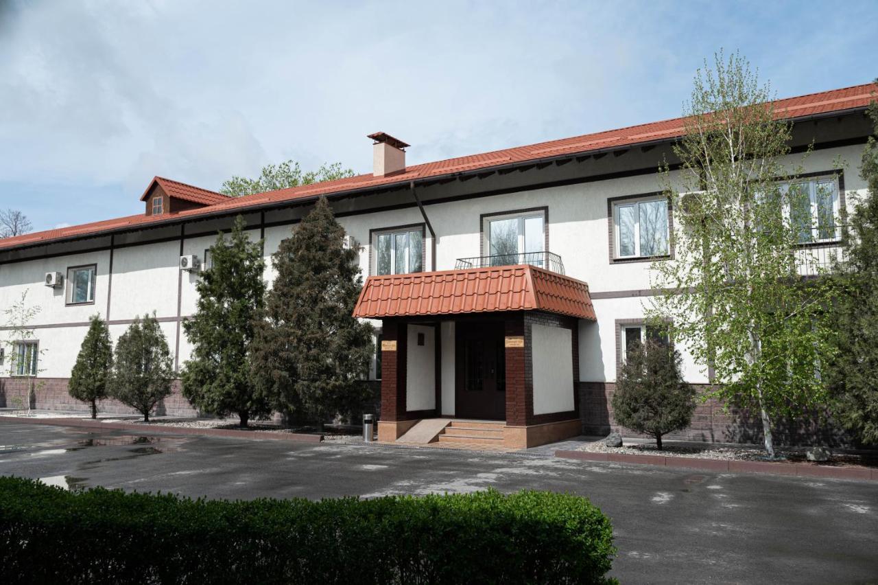 Uyutnyy Dom Hotel Taraz Exterior photo