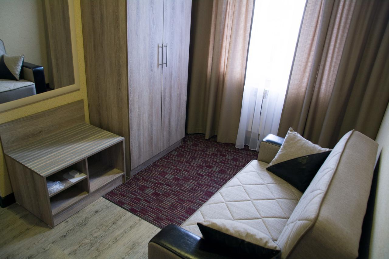 Uyutnyy Dom Hotel Taraz Exterior photo