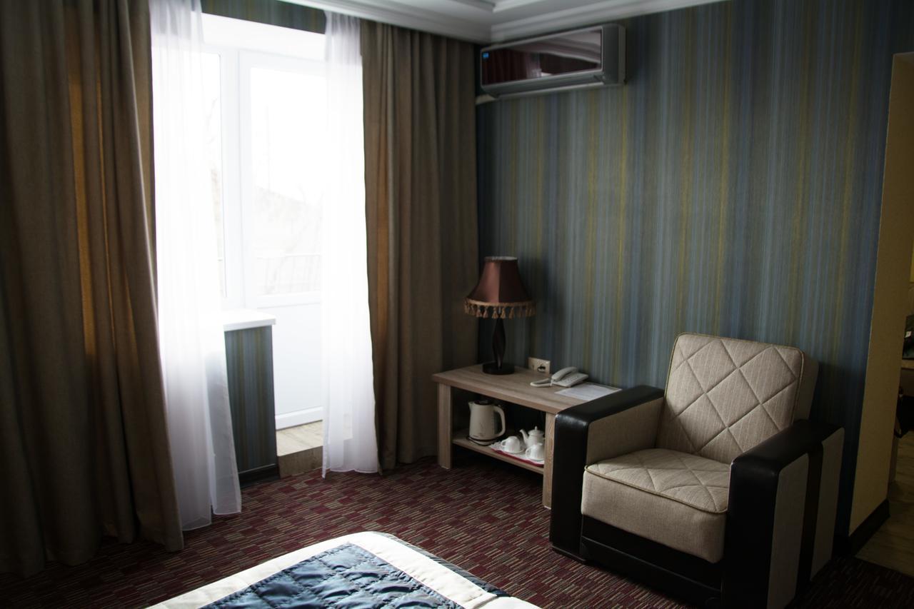 Uyutnyy Dom Hotel Taraz Exterior photo