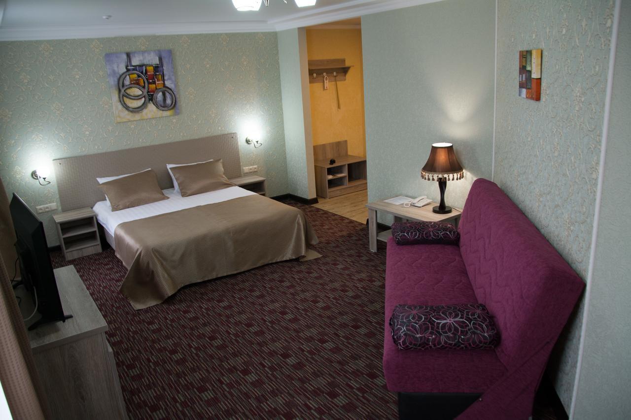 Uyutnyy Dom Hotel Taraz Exterior photo