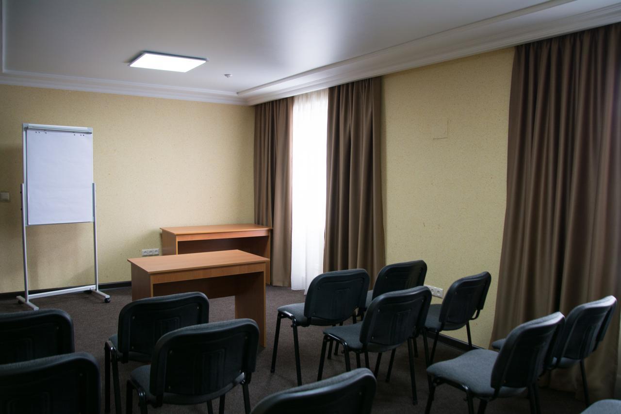 Uyutnyy Dom Hotel Taraz Exterior photo